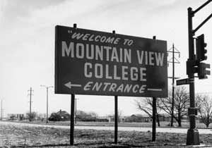 Sign that reads 'Welcome to Mountain View College'