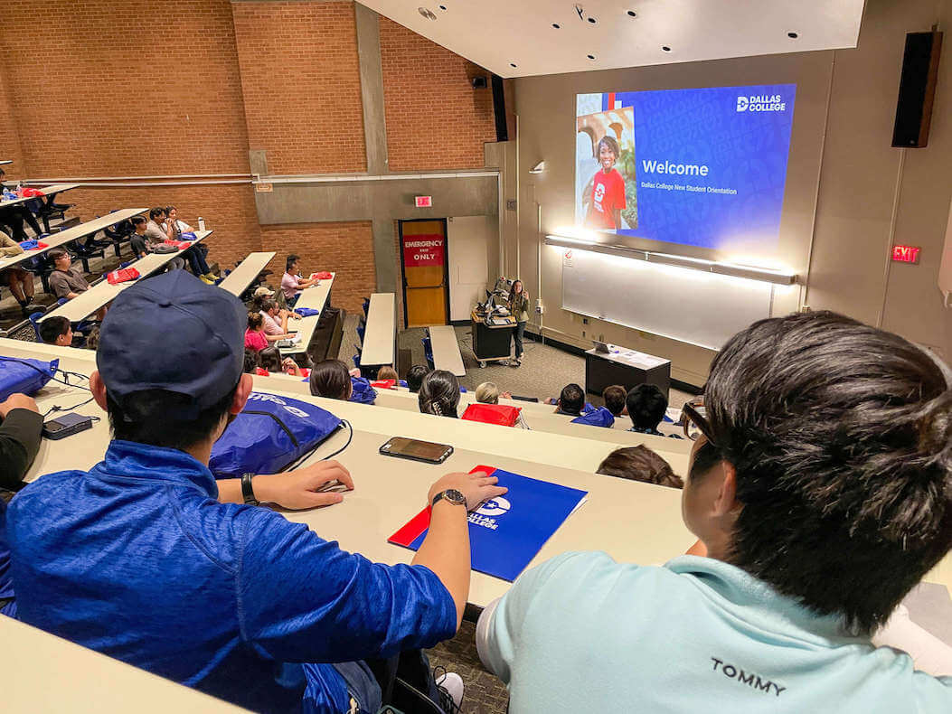 Students attending new student orientation at Dallas College Richland Campus