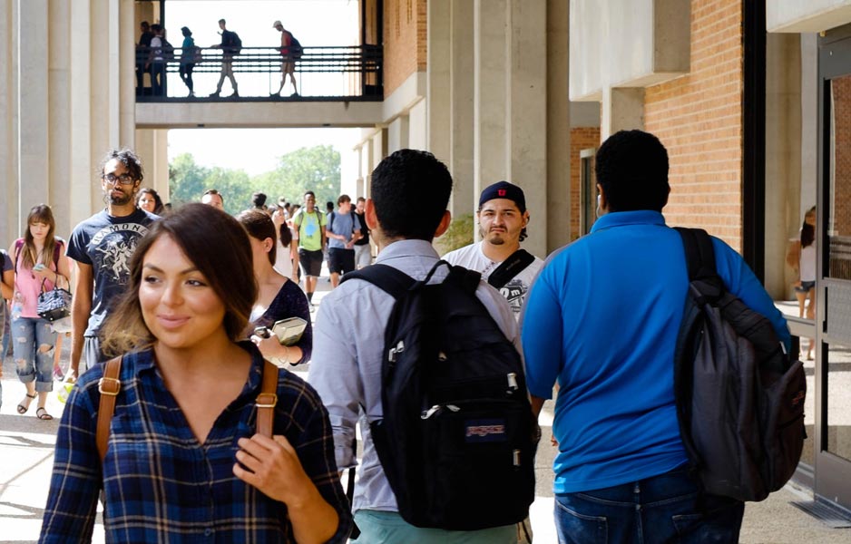 Students walking to their classes at Dallas College
