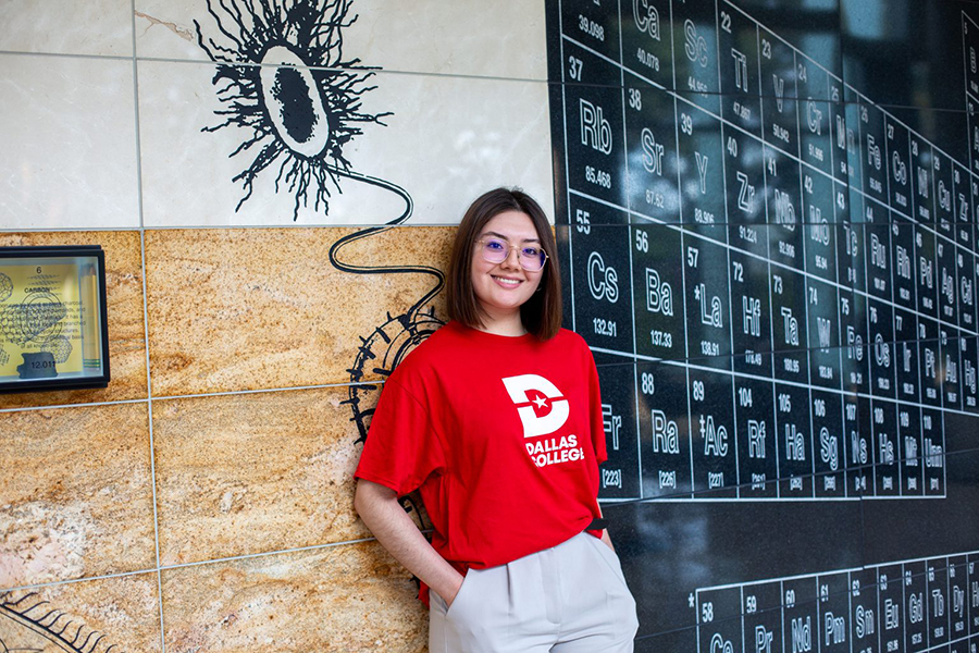 Elisa Ramos leaning against a wall in Sabine Hall
