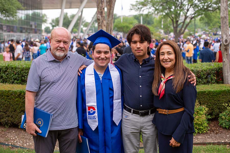 Graduate Liam Dewberry with family